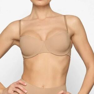 Skims Smoothing Intimates Unlined Strapless Bra Clay